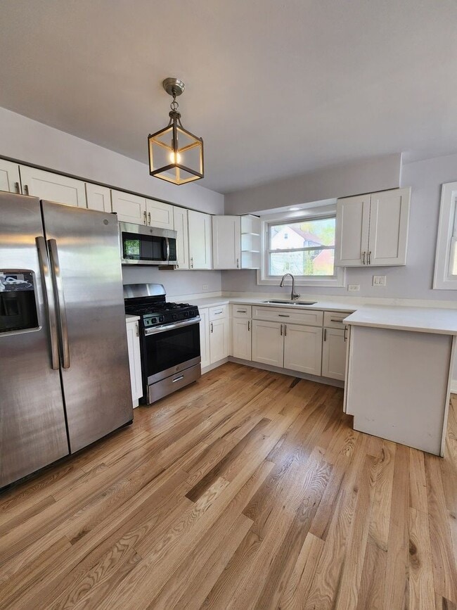 Photo - Amazing 3 bed/1.5 bath Updated unit