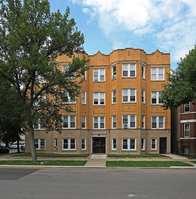 2200-04 N. Avers Ave.