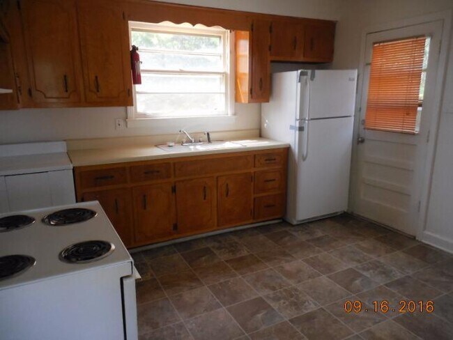Photo - 2 Bedroom Home For Rent Near Lowes On Madi...