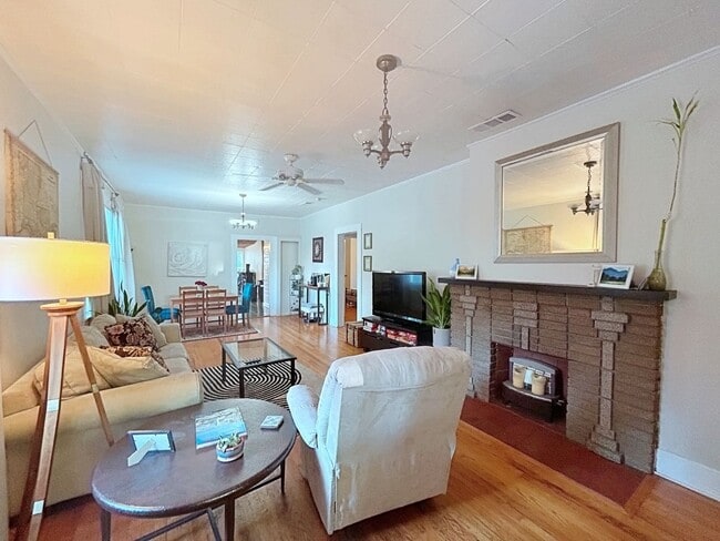 Building Photo - 3 Bedroom House in Capital Heights