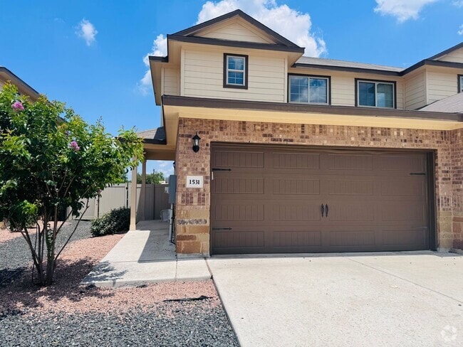 Building Photo - 3bd/2.5ba in Seguin Rental