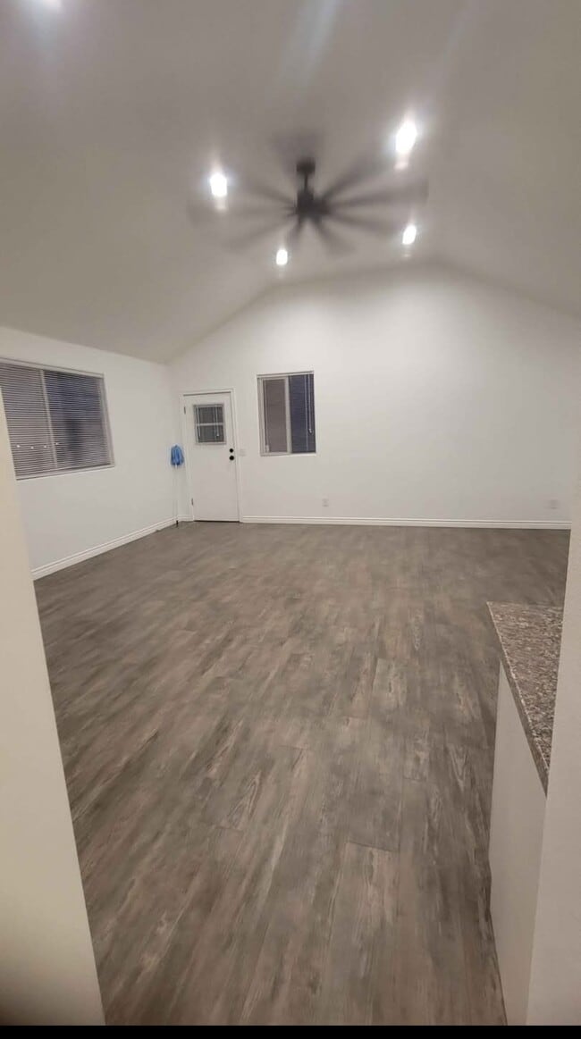 Diningroom Area - 1276 N Hamilton Blvd Unit 1276