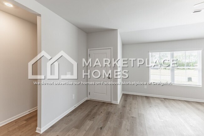 Photo - 157 Olde Hearth Rd