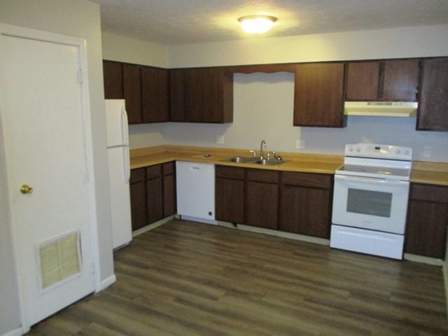 Photo - 710 Golfcrest Rd N