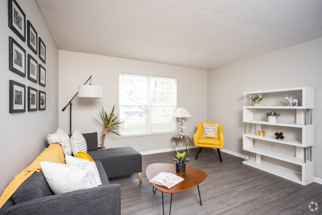 1BR, 1BA - 724 SF