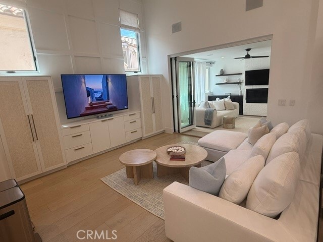 Photo - 428 1/2-422 Fernleaf Ave