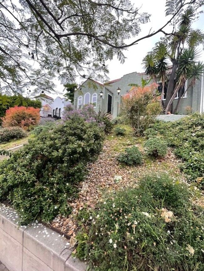 Photo - Stunning 4 bedroom 3 bath