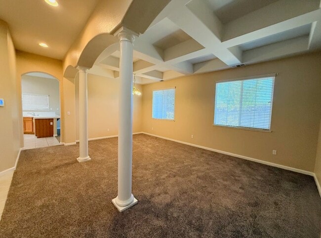 Photo - 405 Hearst Dr