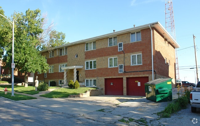 Rachelle Apartments
