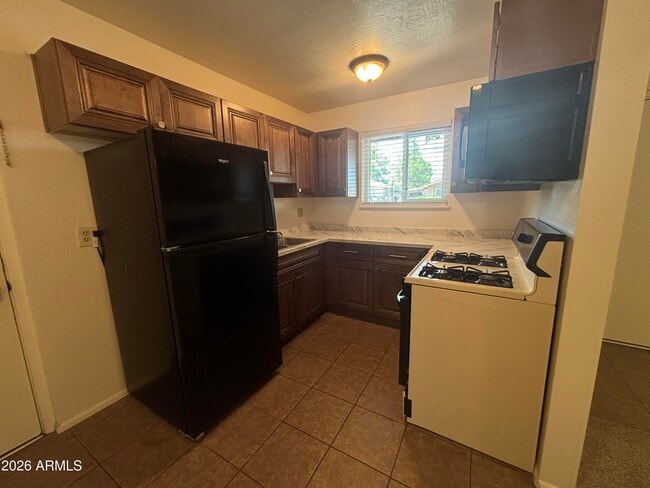 115 E Paula Cir