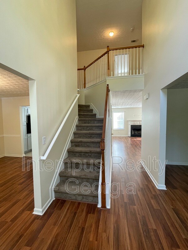 Photo - 2054 Pierce Way