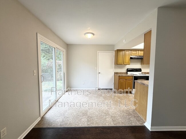 Photo - 408 W Nightingale Cir