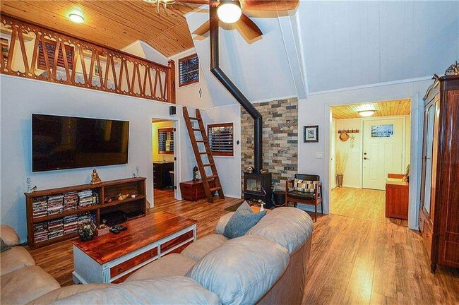 Photo - 661 Private Rd 7422