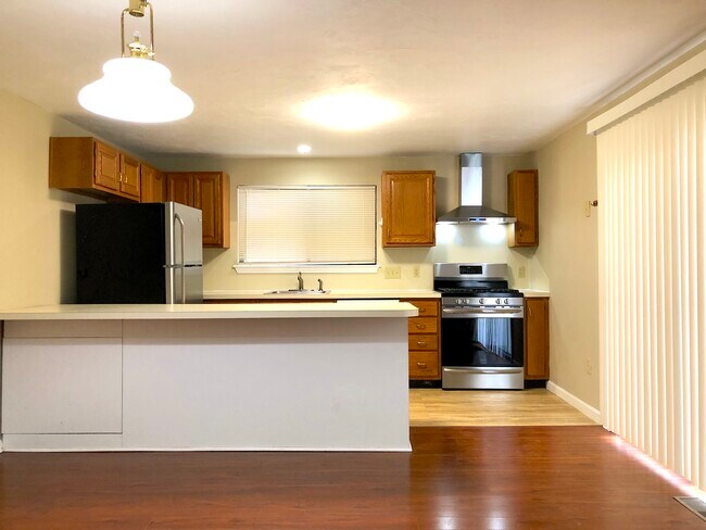 Kitchen - 12 E Bluff Rd