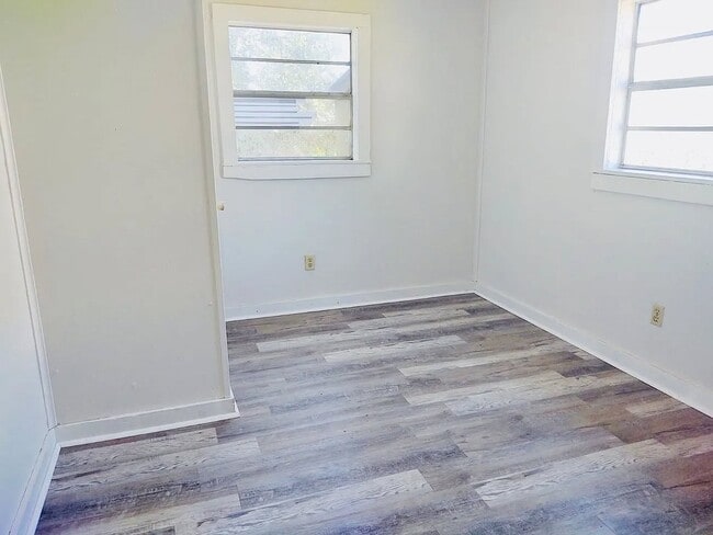 Photo - 402 Lamar St