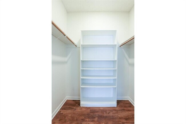 Photo - 912 W 22nd St Unit 106