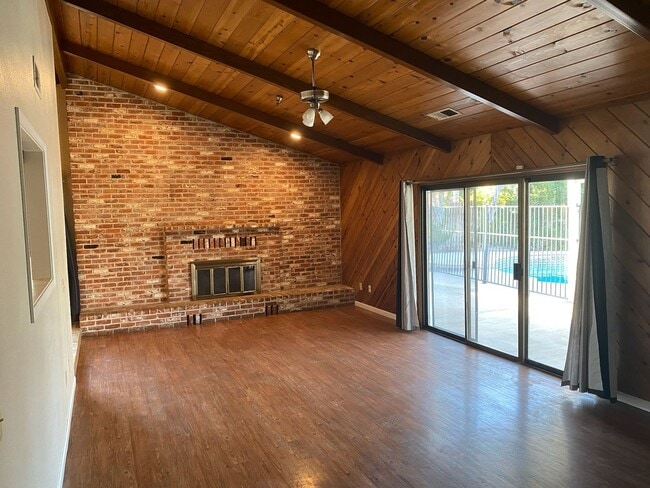 3710 W Sunnyside Ct