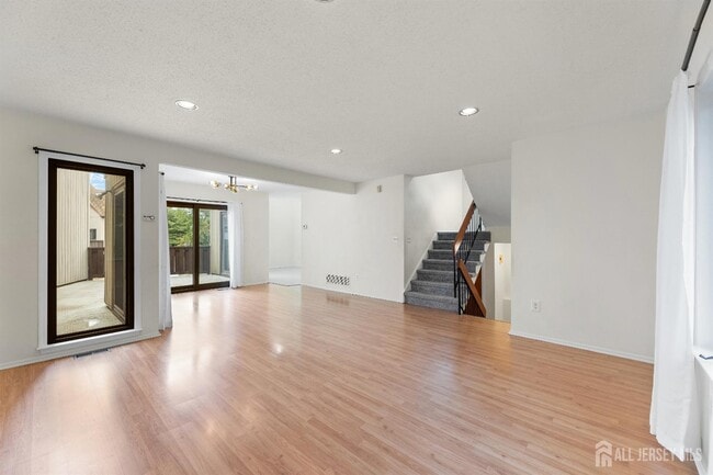 Photo - 65 Diamond Ln