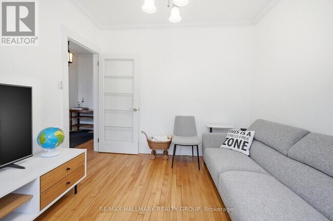 Photo - 138 Keefer St