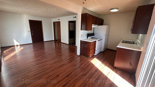 Photo - $795 - 2 bed 1 bath - Second floor Apartment Unidad 355 E Marion Ct Apt 4