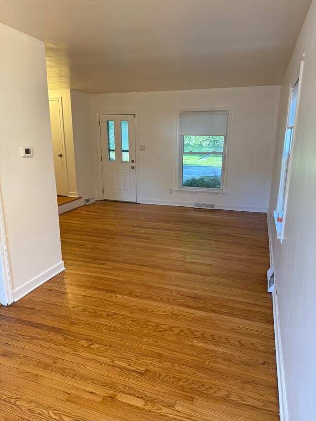 Photo - 242 Adelaide Pl