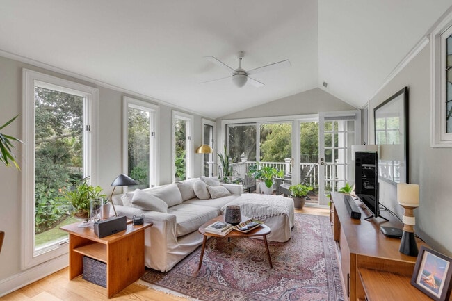 Photo - 209 Station 17 St Unit SI ID1513843P