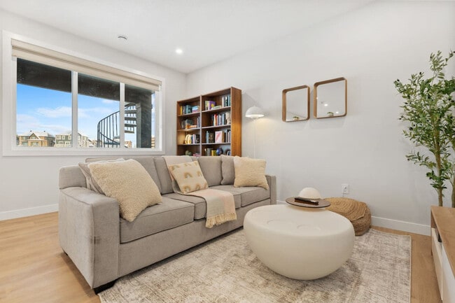 Building Photo - 140 S Shr Vw