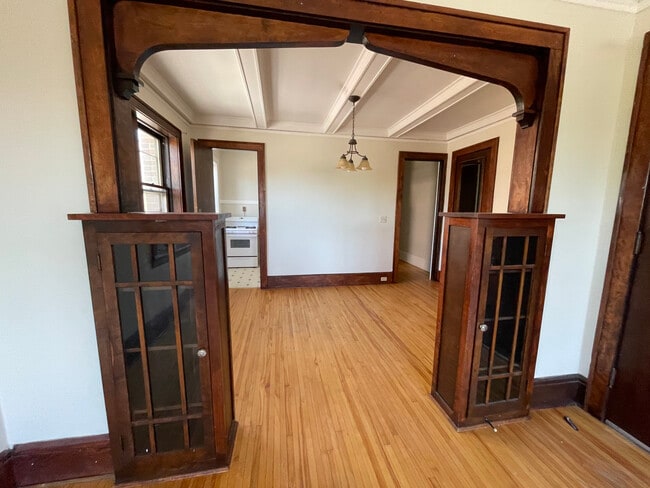 Knox 2 Bedroom Dining Area