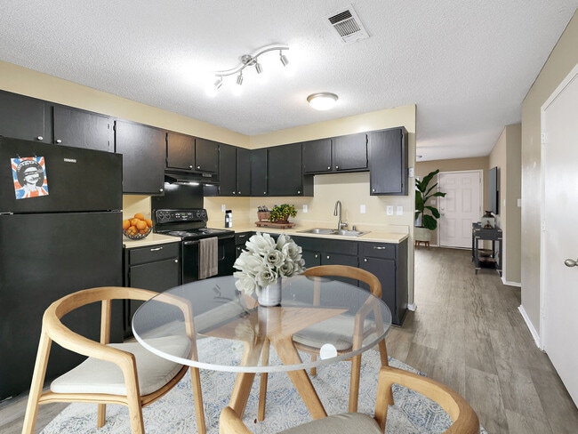 Photo - Madison Pines Apartment Homes