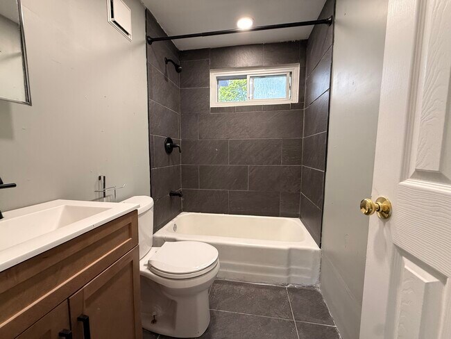 22 Judith Ter Unit 1