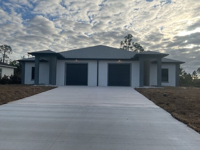 Building Photo - 473 Linden Ave S