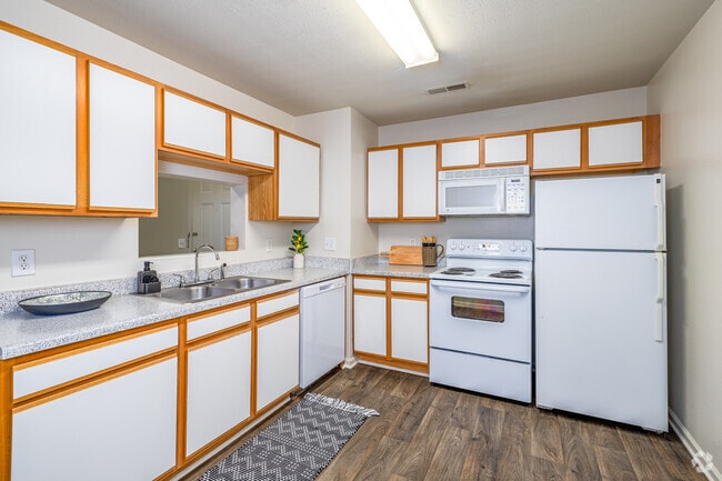 1BR, 1BA - 771SF - Kitchen