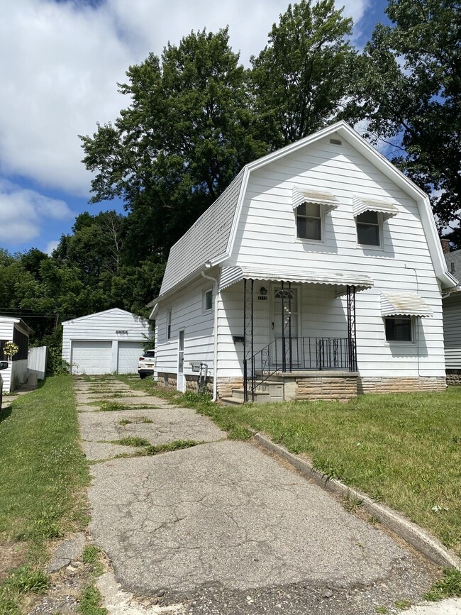 Building Photo - 2112 S Pennsylvania Ave Rental