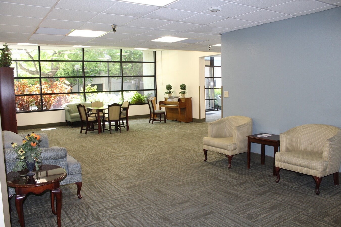 Photo - 255 S Hill St