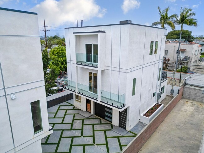 Photo - 4559 W 18th St