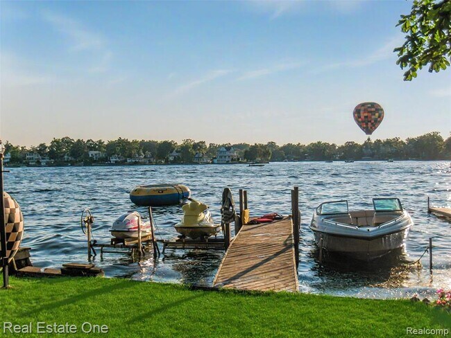 Photo - 121 N Shore Dr