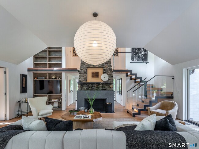 Photo - 110 Sharon Rd