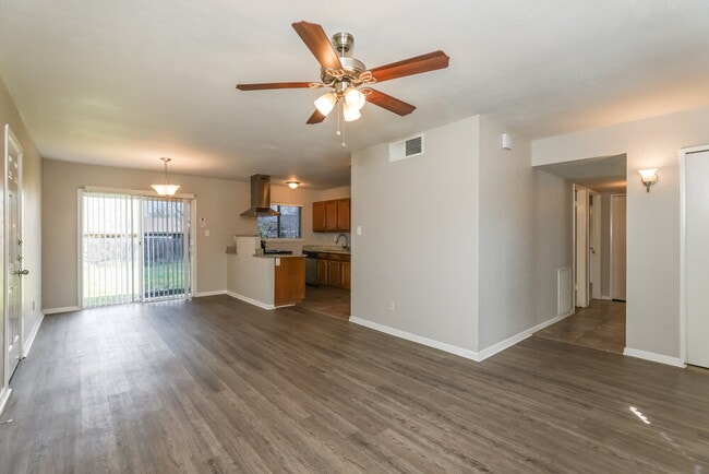 6937 Sandybrook Dr