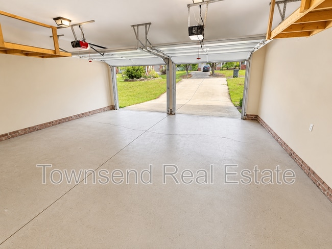 Photo - 2937 Delaware Dr