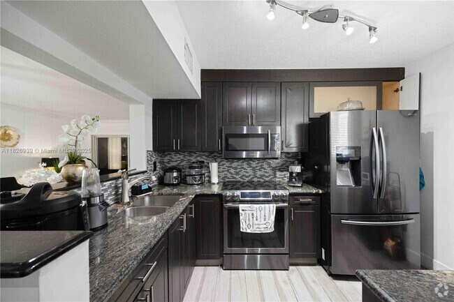 Building Photo - 12505 NW 11th Ln Unit 109 Rental