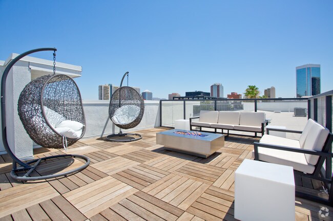 Rooftop Lounge - PURE Midtown