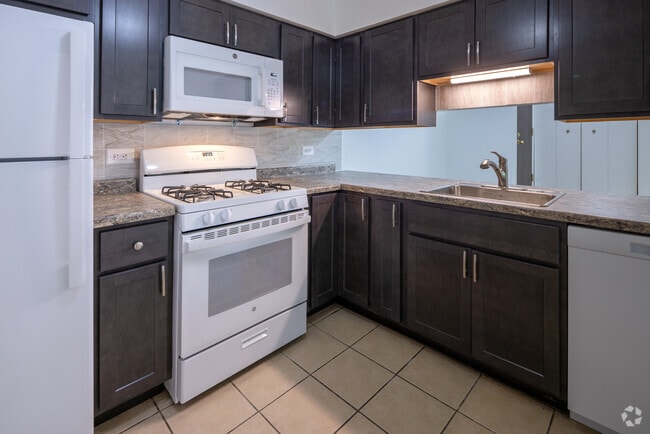 2BR, 1BA - 954SF - Kitchen
