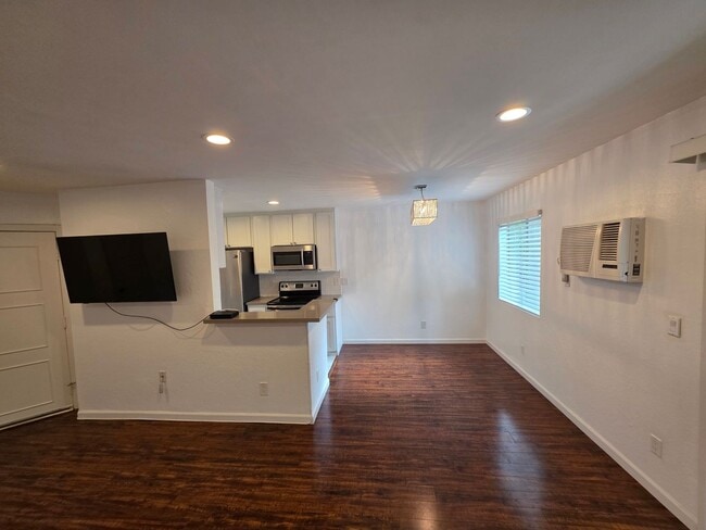 Photo - 1351 N Orange Dr Unidad 109