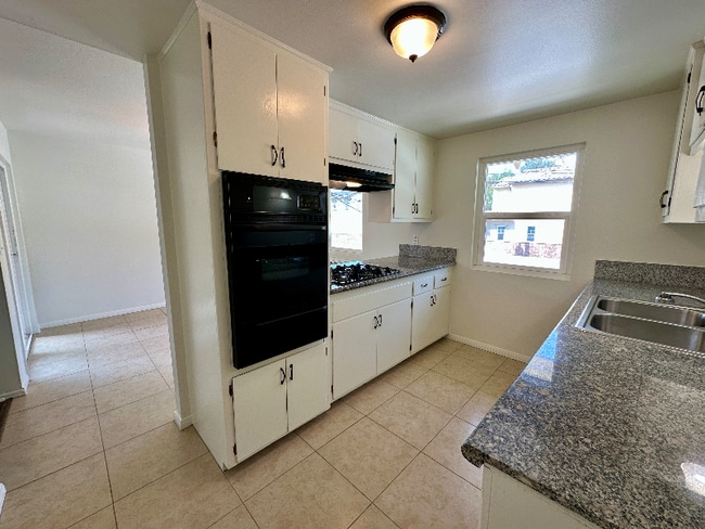 Photo - 1991 Evergreen St Unidad 1997