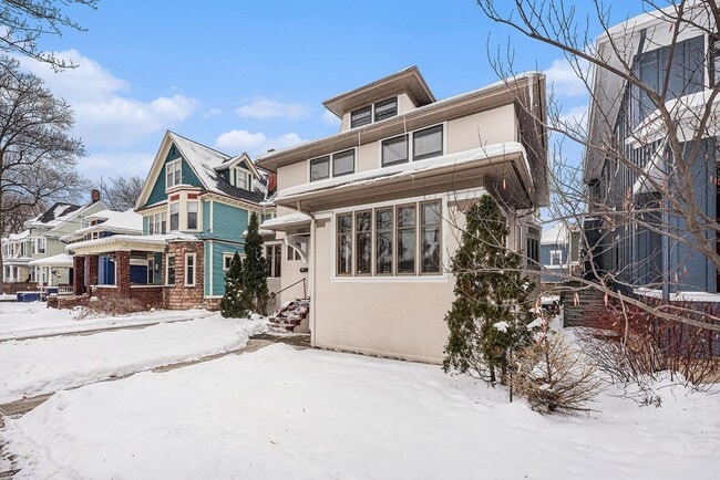 Photo - 572 Madison Ave SE