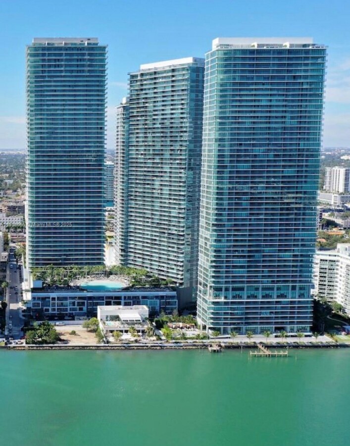 Enjoy this beautiful 2 bedrooms, 3 bathrooms unit at Paraiso Bay. - Enjoy this beautiful 2 bedrooms, 3 bathrooms unit at Paraiso Bay. Unit 1805