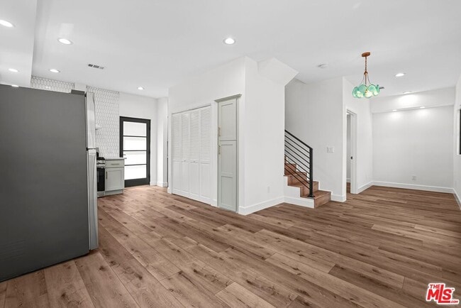 Photo - 720 W Altadena Dr