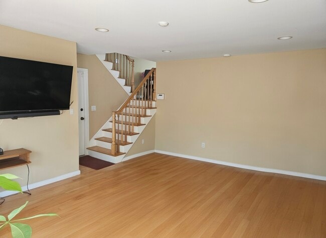 2109 Clark Ln