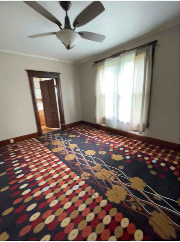 Photo - 210 E Hackberry St