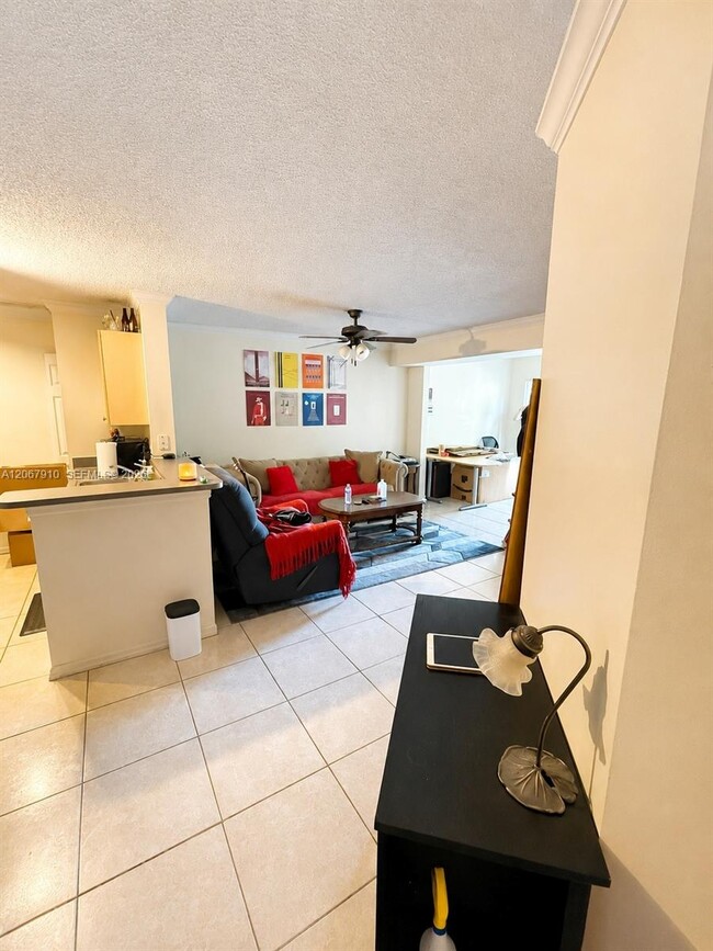 Photo - 2457 Centergate Dr Unidad 203